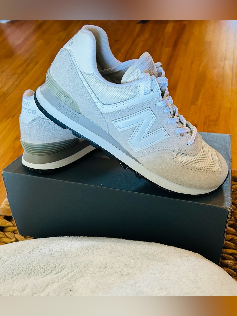 New Balance sneakers in light gray and cream